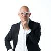 undefined ¿QUÉ TE HACE DIFERENTE? by Ricardo Tovar