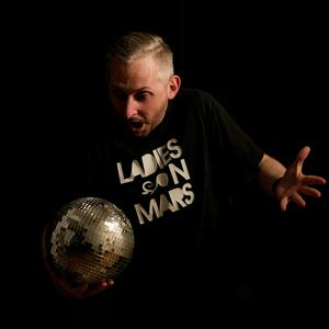 Escucha Feverball Radio Show en la aplicación