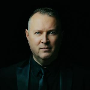 Escucha NOW by Thomas Schumacher en la aplicación