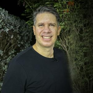 Escucha Pastor Miguel Arrázola en la aplicación